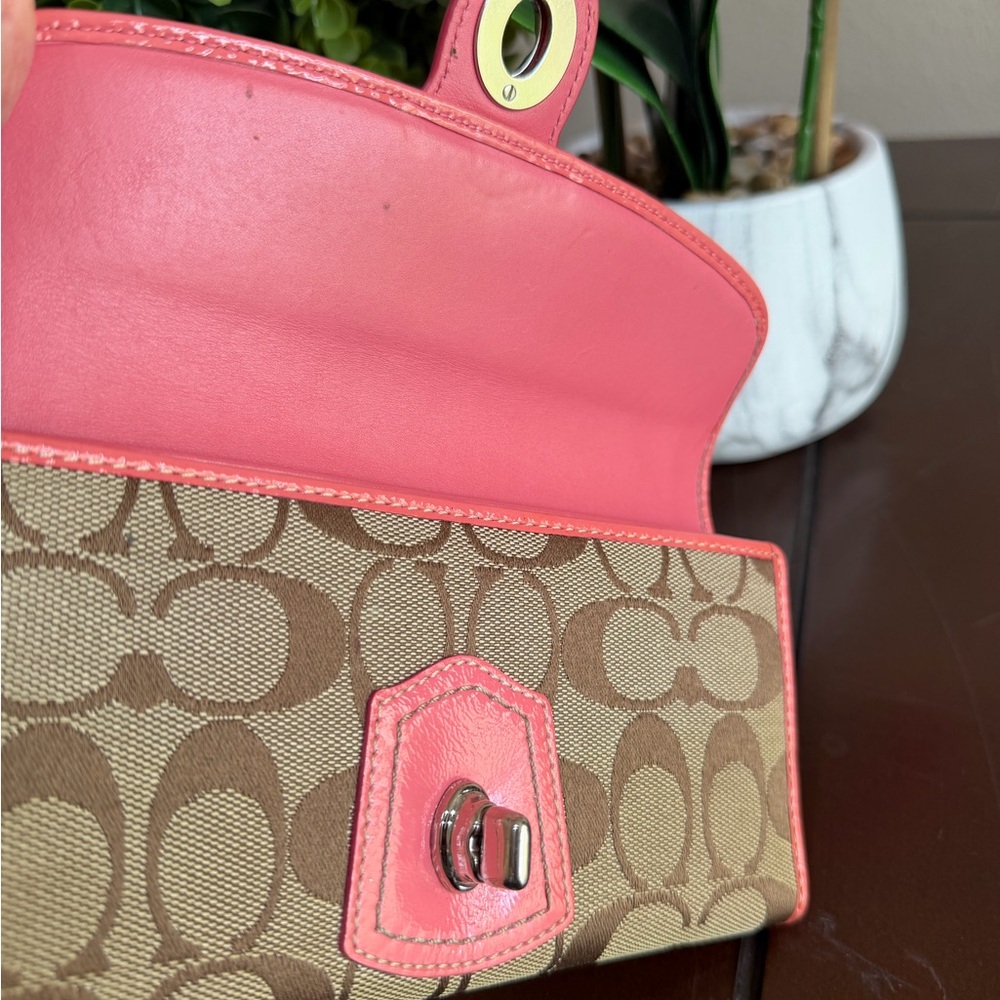 Coach Pink signature canvas wallet with turn lock - Picture 4 of 15